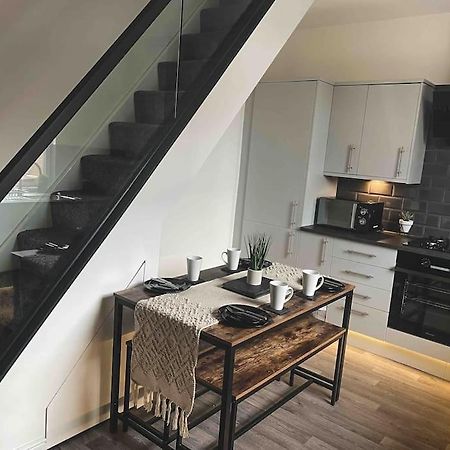 Comfortable Home In Bolton Farnworth Екстериор снимка