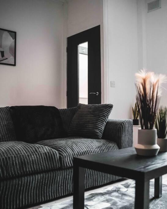 Comfortable Home In Bolton Farnworth Екстериор снимка