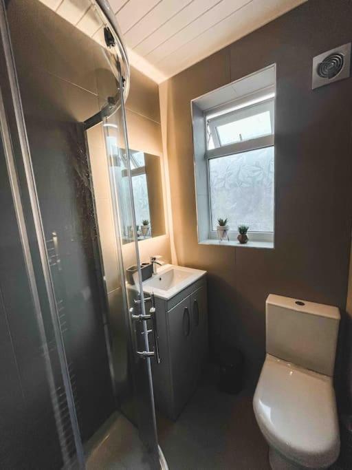 Comfortable Home In Bolton Farnworth Екстериор снимка