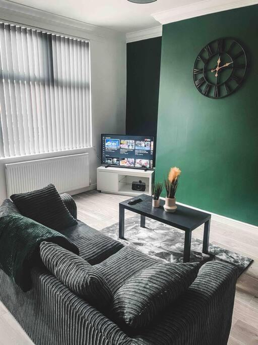 Comfortable Home In Bolton Farnworth Екстериор снимка