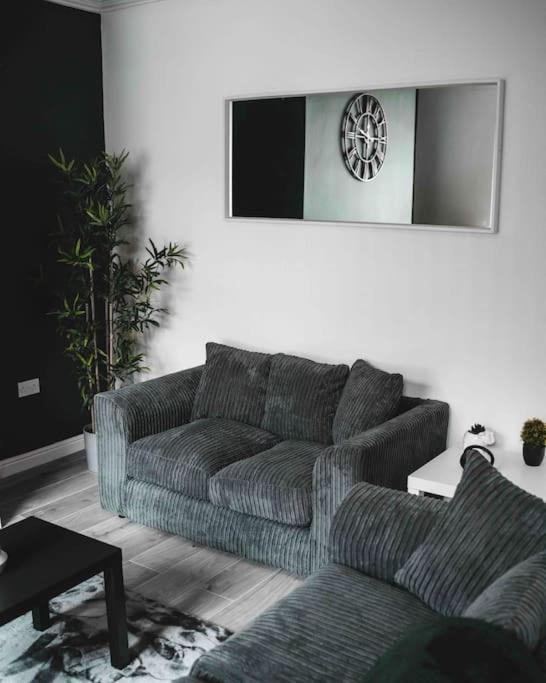 Comfortable Home In Bolton Farnworth Екстериор снимка