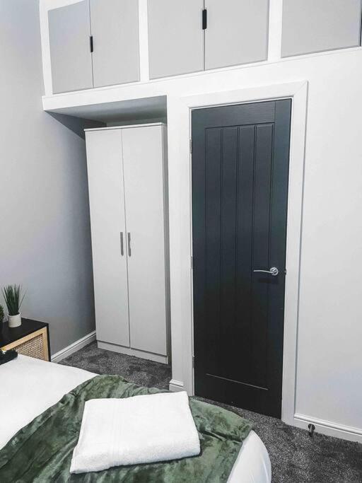 Comfortable Home In Bolton Farnworth Екстериор снимка